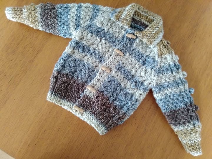 LOVELY BOYS HAND KNITTED TRADITIONAL ARAN CARDIGAN AGE 3-6 MONTHS-ARAN CARDIGAN,BABY,CARDIGAN,BOYS CARDIGAN,CHEAP,AGE 3-6 MONTHS,TRADITIONAL BABY ARAN CARDIGAN