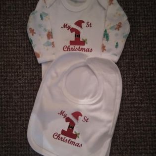 MACHINE EMBROIDERED MY 1ST CHRISTMAS BABYGRO AND BIB SET AGE 0/3 MONTHS-MACHINE,EMBROIDERED,MY,1ST,CHRISTMAS,BABYGRO AND BIB SET,CHEAP,03 MONTHS