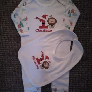 MACHINE EMBROIDERED MY 1ST CHRISTMAS LION BABYGRO AND BIB SET AGE 6/12 MONTHS-MACHINE,EMBROIDERED,MY 1ST,CHRISTMAS,BABYGRO AND BIB SET,CHEAP,612 MONTHS