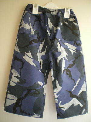 LOVELY BOYS HANDMADE 3/4 LENGTH COMBAT SHORTS AGE 9/12 MONTHS-HANDMADE,BOYS,BABIES,BABY BOY,BABY,34 COMBAT,SHORTS,CHEAP,BABIES CLOTHING,BABIES CLOTHES,BABIES FASHION,BABY CLOTHES,BABY CLOTHING,BABY FASHION,AGE 912 MONTHS