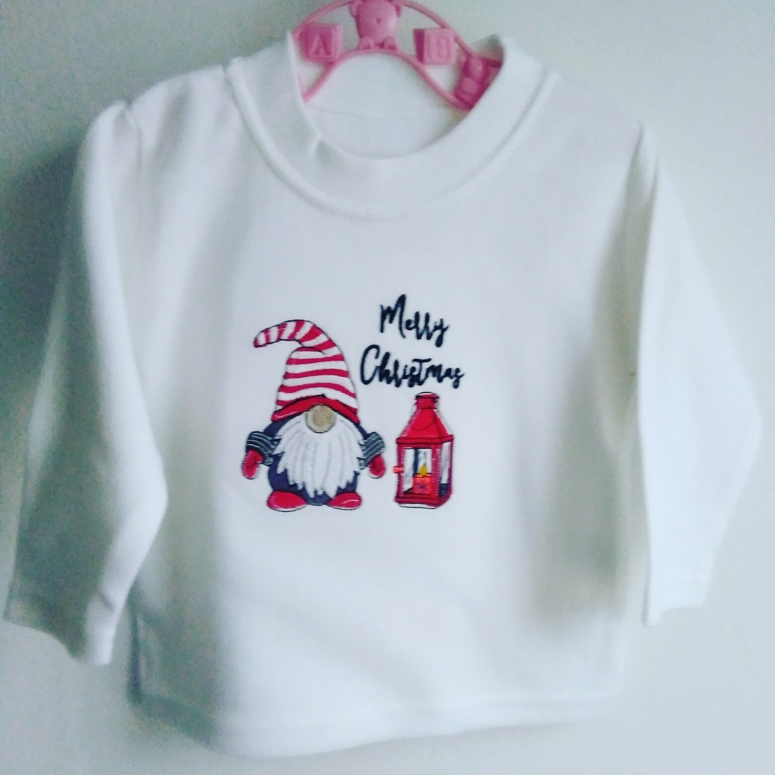 MACHINE EMBROIDERED WHITE GNOME CHRISTMAS TOP 0-3 MONTHS-MACHINE EMBROIDERED,CHRISTMAS,GNOME,TOP,LONG SLEEVE,BOY,GIRL,UNISEX,CHEAP,AGE 0-3 MONTHS