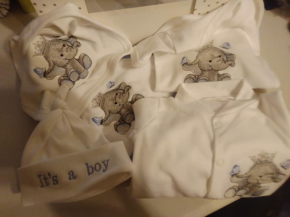 BEAUTIFUL BABY BOYS GIFT SET AGE 0-3 MONTHS-MACHINE EMBROIDERED,BABY BOYS,GIFT SET,GIFT BOXED,CHEAP,ELEPHANT,AGE 0-3 MONTHS