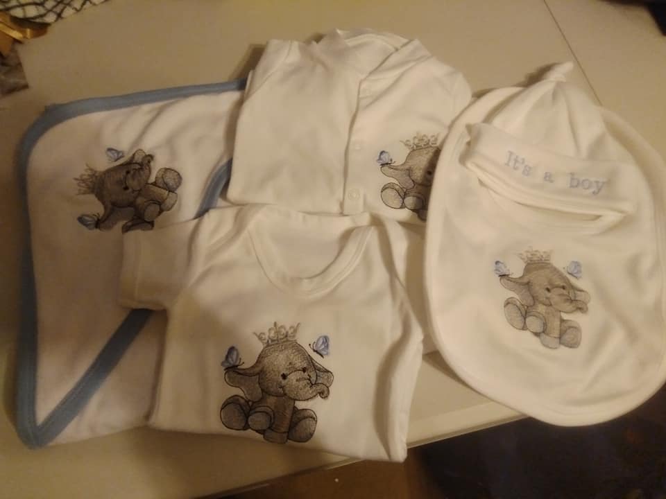 BEAUTIFUL BABY BOYS GIFT SET AGE 0-3 MONTHS-MACHINE EMBROIDERED,BABY BOYS,GIFT SET,GIFT BOXED,CHEAP,ELEPHANT,AGE 0-3 MONTHS