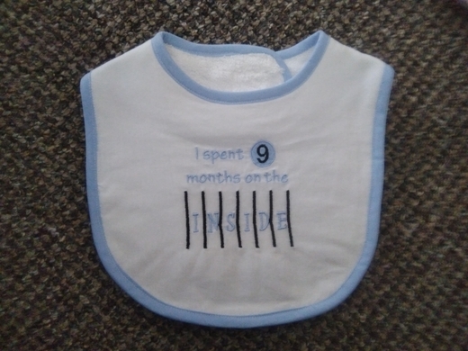 HANDMADE BABIES BIB 1 SPENT 9 MONTHS ON THE INSIDE-HANDMADE,CHEAP,MACHINE EMBROIDERED,BABIES,BABY,BIBS,BOYS,BOY,NOVELTY BIB,IVE SPENT 9 MONTHS ON THE INSIDE