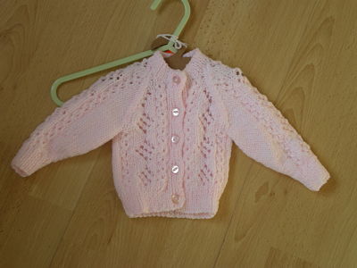 PRETTY HAND KNITTED BABY GIRLS PINK LACEY CARDIGAN 0-3 MONTHS-HAND KNITTED,PALE,PINK,BABY,GIRLS,GIRL,LACEY,CARDIGAN,CHEAP,0-3 MONTHS