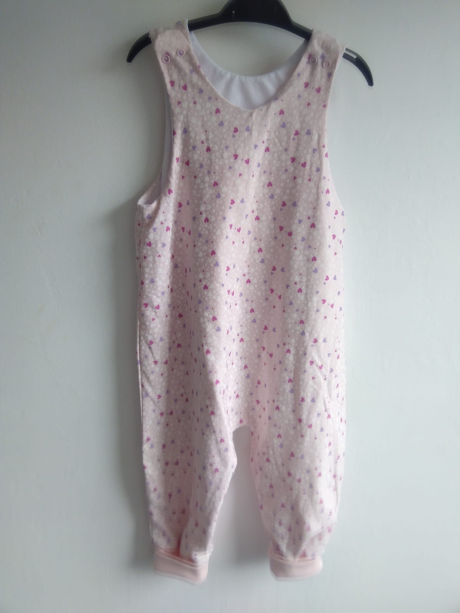 LOVELY HANDMADE GIRLS PINK HEART LONG ROMPER AGE 12/18 MONTHS-HANDMADE,LONG,JERSEY,PINK,HEART ,ROMPER,CHEAP,1218 MONTHS