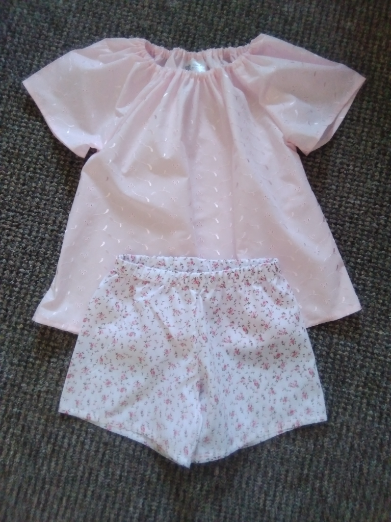 LOVELY HANDMADE GIRLS PINK TOP AND FLOWER SHORTS AGE 5/6 YEARS-HANDMADE,GIRLS,PINK,TOP,FLOWER,SHORTS,SET,CHEAP,AGE 56 YEARS