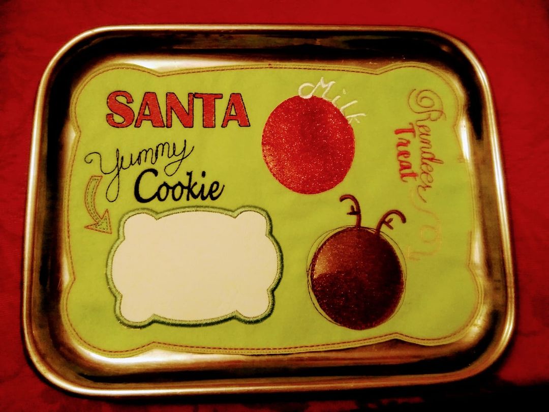 SANTA'S TRAY MAT-SANTAS TRAY,MAT,CHEAP,MACHINE EMBROIDERED,SANTA ,MILK,COOKIE,REINDEER