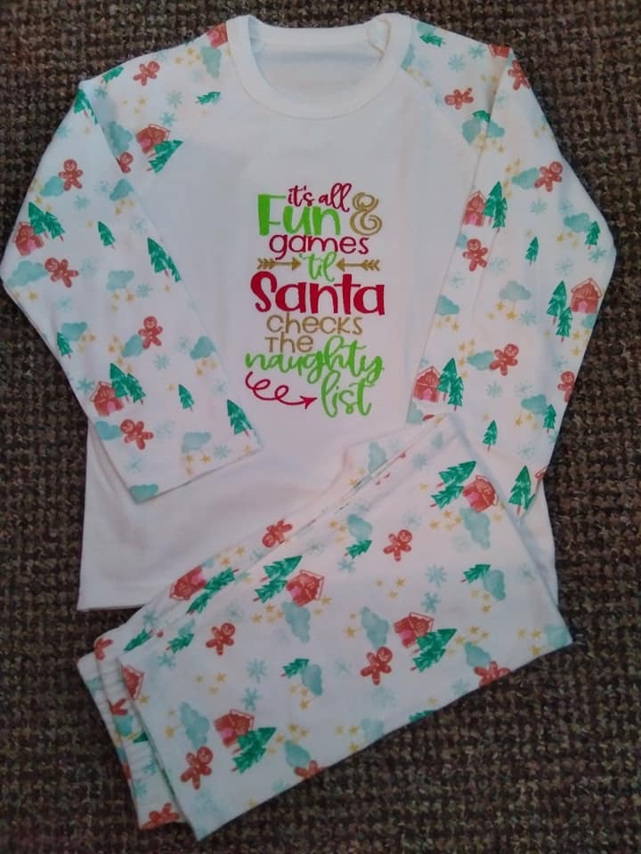 MACHINE EMBROIDERED IT'S ALL FUN AND GAMES CHRISTMAS PYJAMA'S AGE 3/4 YEARS-MACHINEEMBROIDEREDCHRISTMASPYJAMASCHEAPITSALLFUNANDGAMES34YEARS