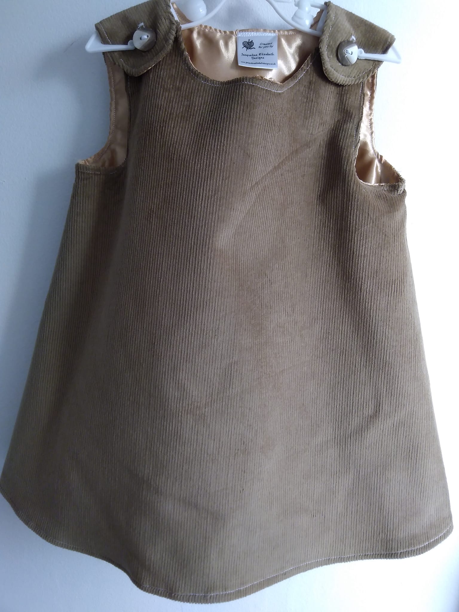 HANDMADE GIRLS GREEN CORD PINAFORE DRESS AGE 6/9 MONTHS-HANDMADEGIRLSBABIESBABYDRESSGREENCHEAPPINAFOREDRESSAGE69MONTHS