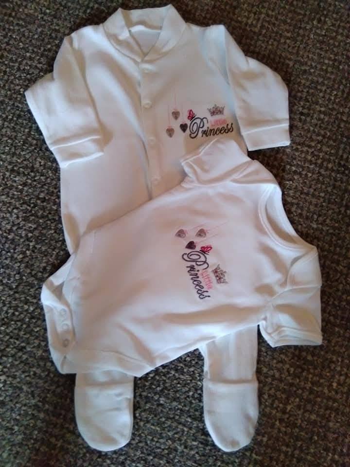 LOVELY MACHINE EMBROIDERED PRINCESS BABY GRO AND VEST SET AGE 3/6 MONTHS-HANDMADEPRINCESSBABYGROVESTSETGIFTSETCHEAP36MONTHS