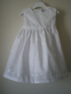 BEAUTIFUL GIRLS HANDMADE WHITE DRESS 3/6 MONTHS-HANDMADE GIRLS WHITE DRESS CHRISTENING WEDDING BRIDESMAID. 
SPECIALOCCASION CHEAP