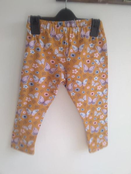 LOVELY HANDMADE GIRLS BUTTERFLY LEGGINGS AGE 12/18 MONTHS-HANDMADE,GIRLS,BABIES,BABY,LEGGINGS,CHEAP,JERSEY LEGGINGS,BUTTERFLY,AGE 1218 MOTNHS